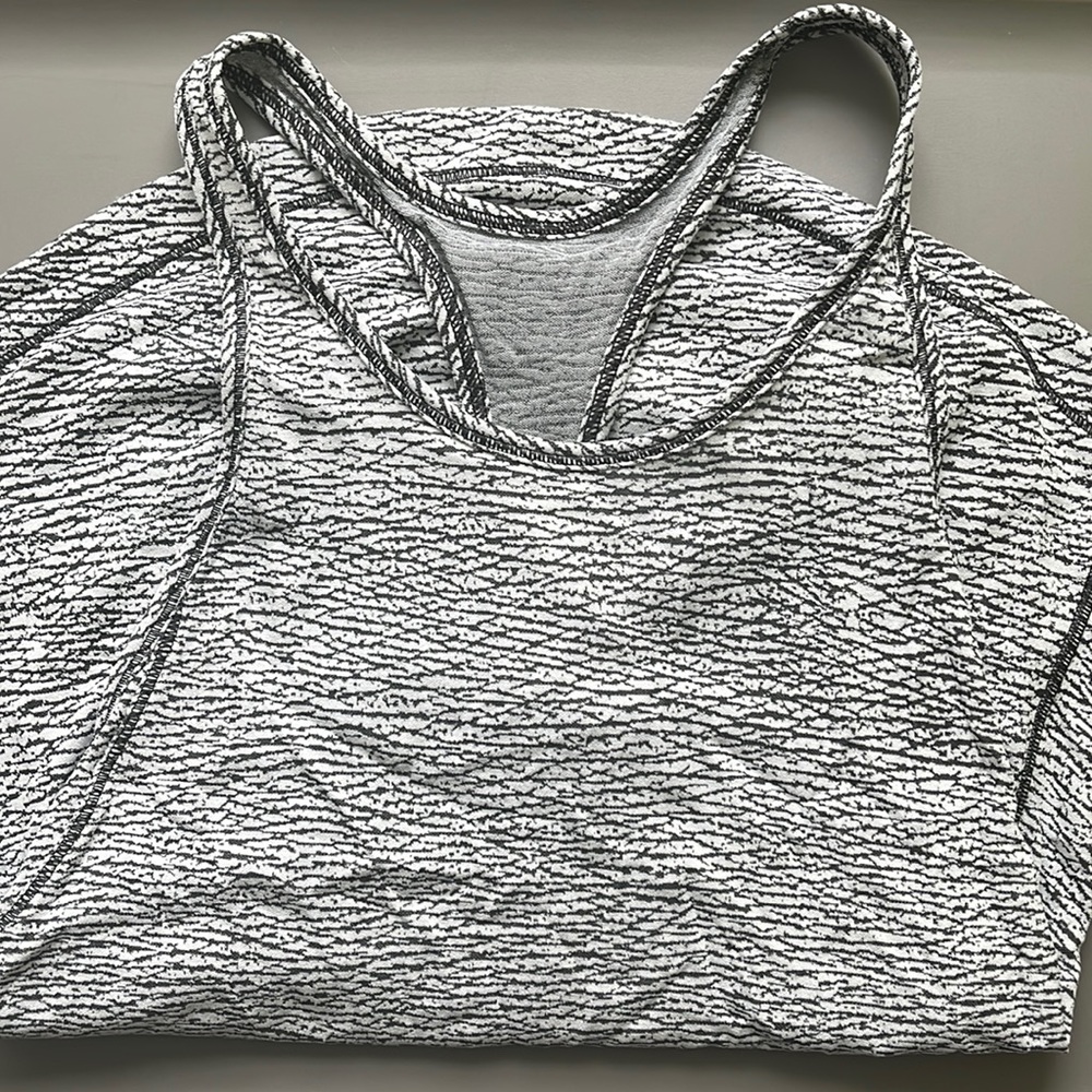 Lululemon black and white tank top size 4